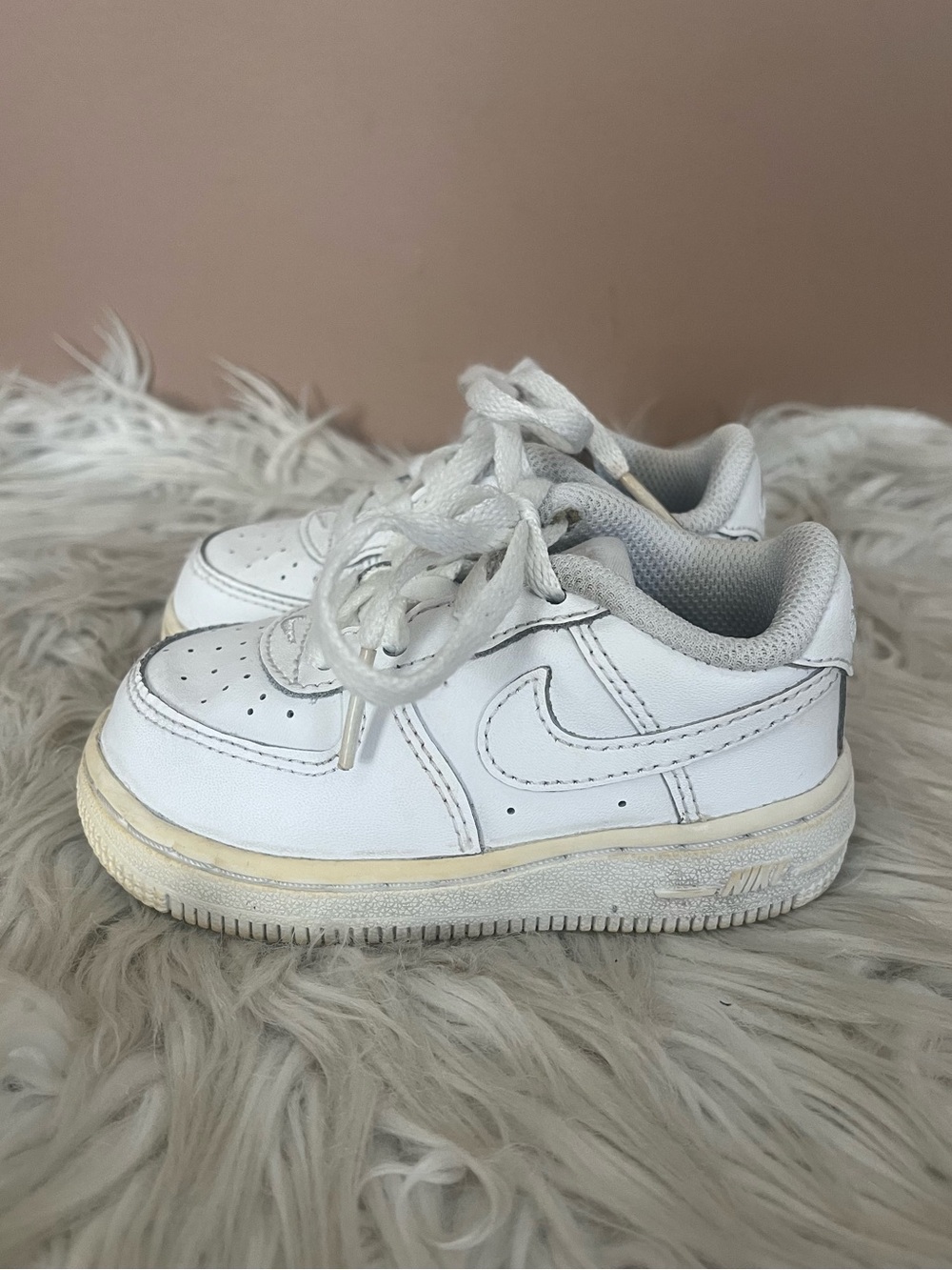 {Nike} Air Force 1 Toddler Low Top Sneaker with Tie Laces in White - Toddler 5
